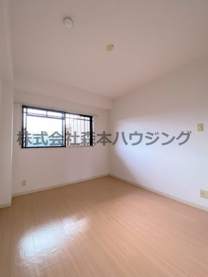 【洋室】 | 　ネストクレール | 明るい洋室です