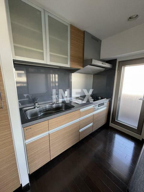 横浜市中区新山下１丁目の賃貸マンションのキッチン