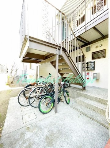 藤沢市辻堂５丁目のアパートのエントランス