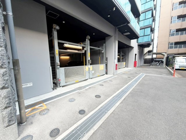 LaDouceur江坂Ⅱの駐車場