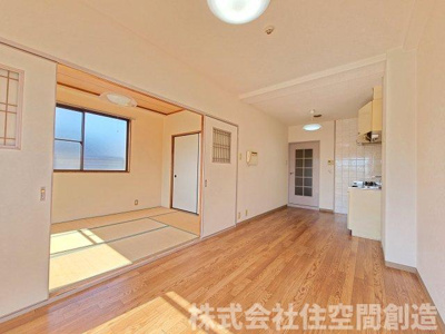 【居間・リビング】 | セントポリア豊中 | ※同タイプの写真となり、実際のお部屋とは異なる場合があります