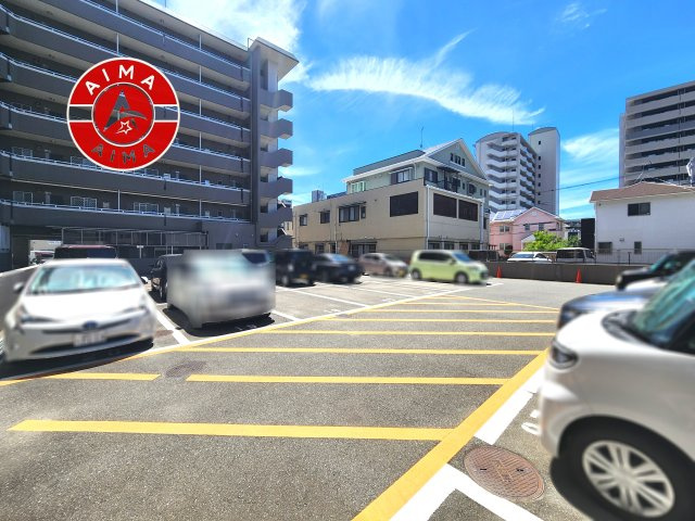 エバーライフハコザキの駐車場|ゆったりとしたスペースがある駐車場です。