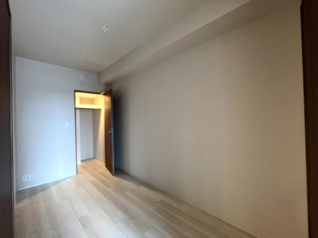 ラグジュアリー感が家にも欲しい！！そんな夢を叶える物件なんてあるのか、、えぇ、あるんです！！ココ海老名では知らない人いないマンション！それが、『リーフィアタワー海老名ブリスコート』美室マンションの洋室|スタンダードな洋室です
