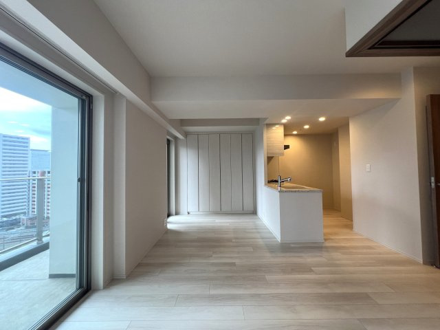 ラグジュアリー感が家にも欲しい！！そんな夢を叶える物件なんてあるのか、、えぇ、あるんです！！ココ海老名では知らない人いないマンション！それが、『リーフィアタワー海老名ブリスコート』美室マンションの居間・リビング|使いやすい居間です