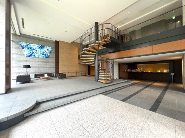 ラグジュアリー感が家にも欲しい！！そんな夢を叶える物件なんてあるのか、、えぇ、あるんです！！ココ海老名では知らない人いないマンション！それが、『リーフィアタワー海老名ブリスコート』美室マンションのロビー