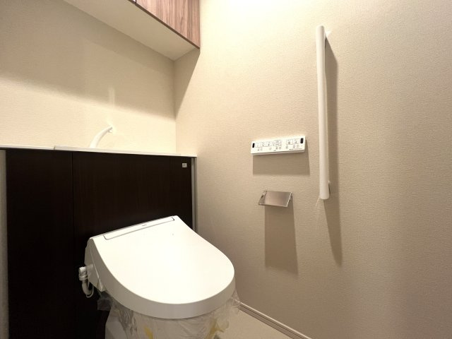 ラグジュアリー感が家にも欲しい！！そんな夢を叶える物件なんてあるのか、、えぇ、あるんです！！ココ海老名では知らない人いないマンション！それが、『リーフィアタワー海老名ブリスコート』美室マンションのトイレ|ゆったりとした空間のトイレです