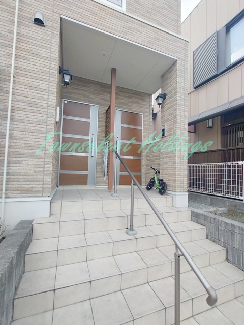 茅ヶ崎市松林１丁目のアパートのエントランス