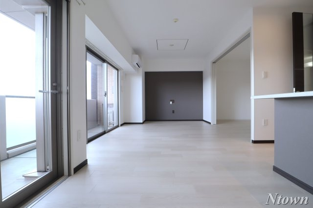 【居間・リビング】 | 茶屋ヶ坂ライズ | こちらのリビングで趣味の時間をお楽しみください