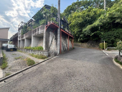 【前面道路含む現地写真】 | 相模原市緑区長竹 庭付き　4LDK