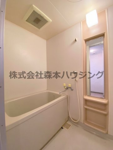 【浴室】 | 　エバーグリーン | 落ち着いた空間のお風呂です