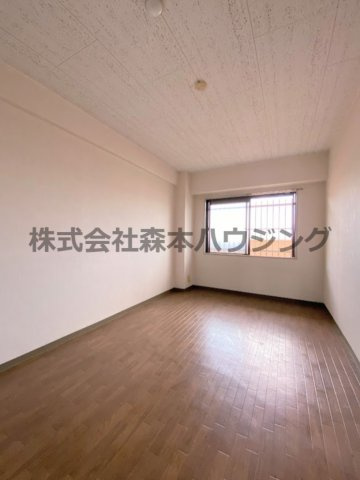 【洋室】 | 　エバーグリーン | 明るい洋室です