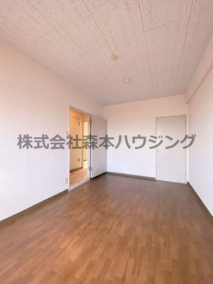 【洋室】 | 　エバーグリーン | 落ち着いた色調の洋室です