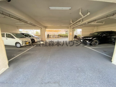 【駐車場】 | 　エバーグリーン | 駐車場があるので、車を買う予定の方も安心です
