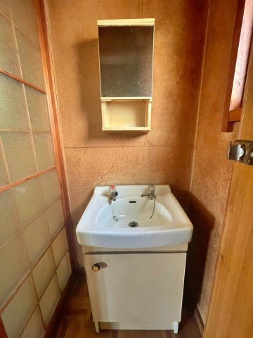 寝屋川市黒原城内町の独立洗面台