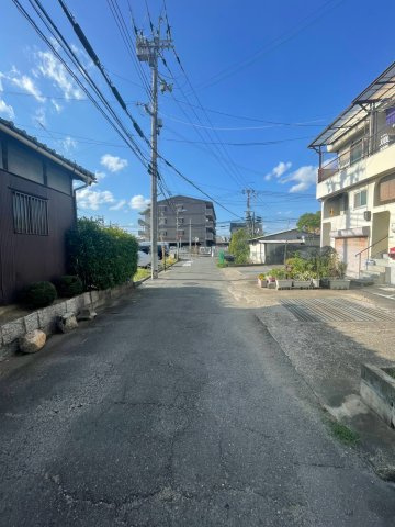 寝屋川市黒原城内町の前面道路含む現地写真