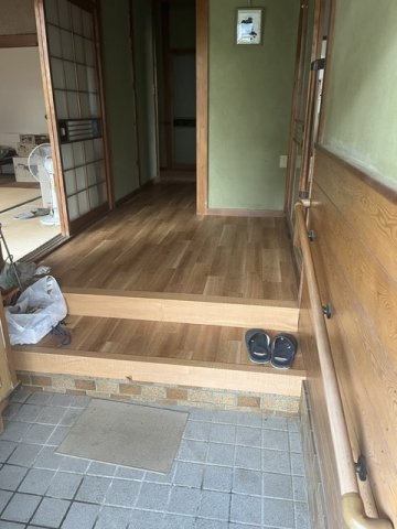 瀬戸町宗堂　桜戸建ての玄関
