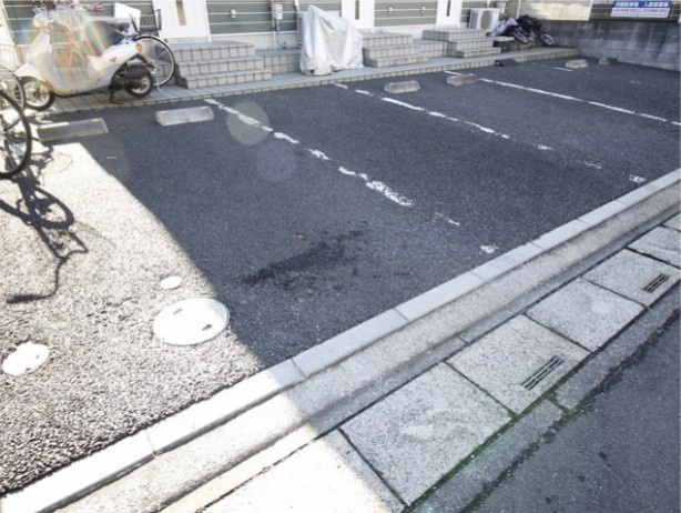 陽だまりの詩 扇の駐車場