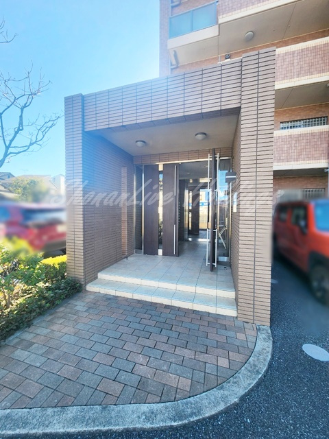 藤沢市辻堂新町２丁目の賃貸マンションの玄関