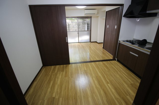 京都市伏見区深草西浦町５丁目の賃貸マンションの居間・リビング