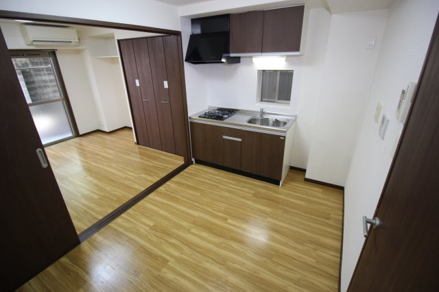京都市伏見区深草西浦町５丁目の賃貸マンションのキッチン