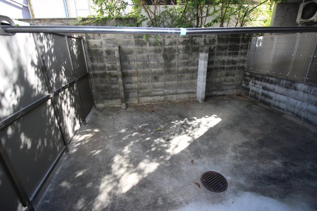 京都市伏見区深草西浦町５丁目の賃貸マンションのバルコニー