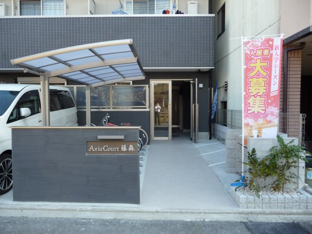 京都市伏見区深草西浦町５丁目の賃貸マンションのエントランス