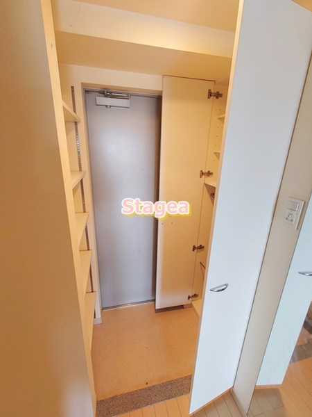 ステージグランデ大宮の玄関