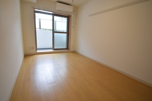 レオ伍拾番館の居間・リビング|キレイな居室です