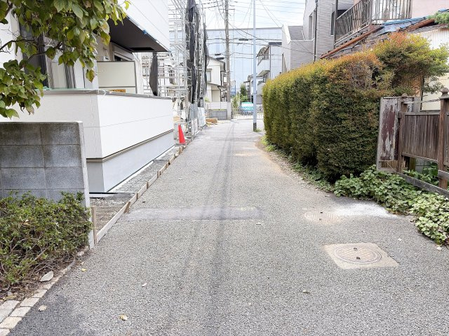 さいたま市北区東大成町の前面道路含む現地写真