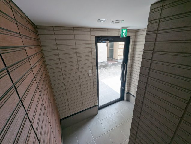 ヴェルメゾン三津屋中のロビー
