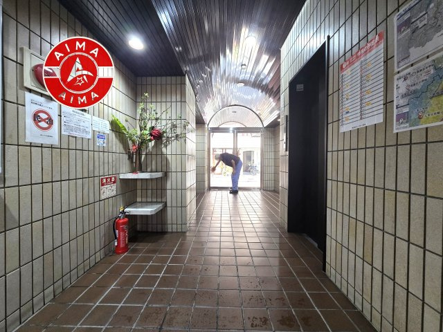 朝日プラザ大橋のロビー|温かみのあるエントランスロビーです。