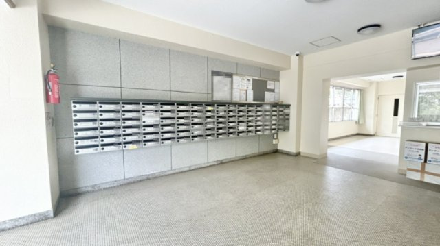 住吉台東住宅参号棟のその他共用部分|エントランスにある集合ポストです。