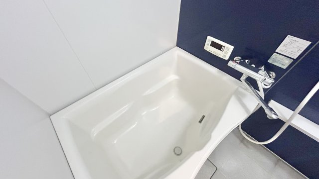 住吉台東住宅参号棟の浴室|追い炊き機能付きの浴室です。