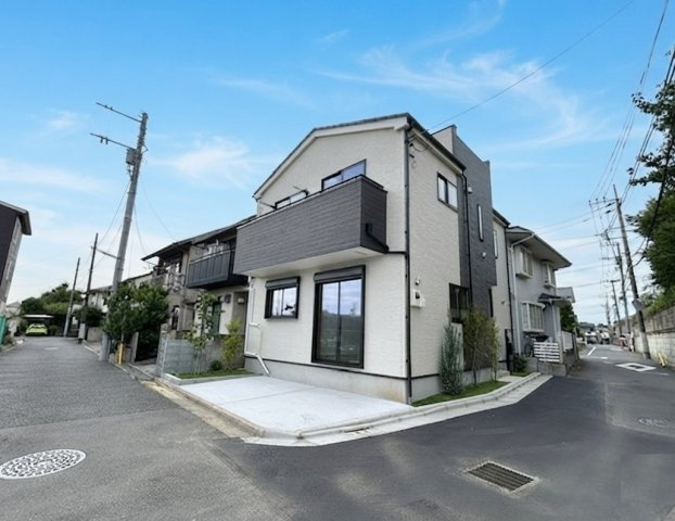 練馬区西大泉2丁目 限定1棟の外観|南側4ｍ道路×東側6ｍ計画道路(接道予定)に面した角地風の開放感あふれる立地に誕生しました
堂々完成につきご見学いただけます