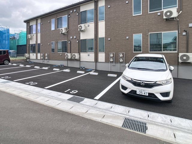 アークブリスの駐車場