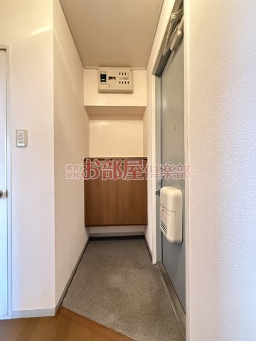 アーバンライフ津福の玄関|収納もある玄関です