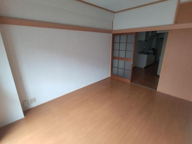長塚マンションの居間・リビング