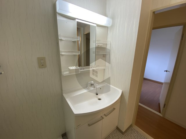 第5大原マンションの独立洗面台