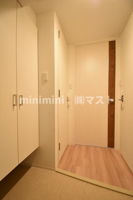 ラシーヌ瓦屋町の玄関