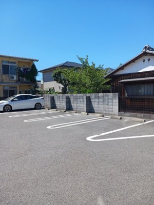 【駐車場】 | フォレスタ・高松　Ⅱ | 駐車場に車を止められます