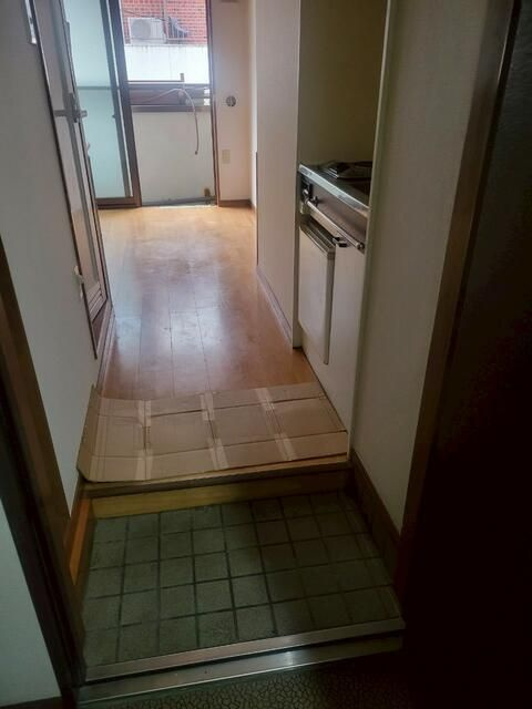 河本マンションの玄関