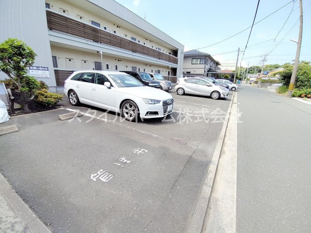 サングレイスの駐車場|車をお持ちの方に嬉しい駐車場付きの物件です