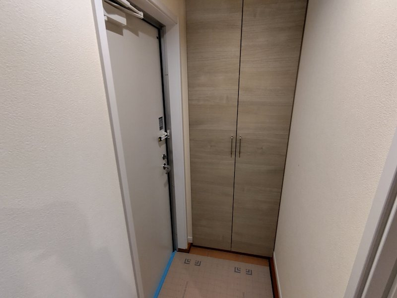 ゼルコーバ の玄関