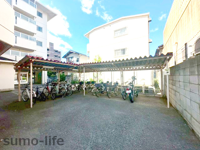 ウエルハイツ東園田の駐車場