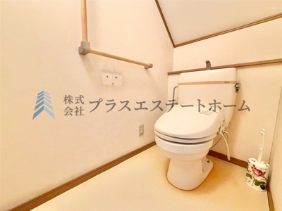 【トイレ】 | 長田区御屋敷通4丁目　戸建 | 手すり付き♪幅も広々です♪
