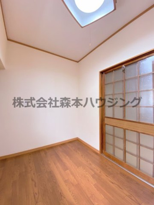 【居間・リビング】 | 　寝屋川市錦町21テラスハウス | ゆったりしたキッチンスペースです