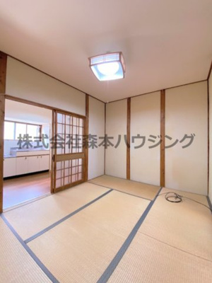 【和室】 | 　寝屋川市錦町21テラスハウス | 明るい和室です
1階