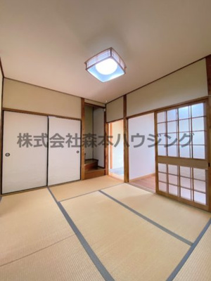 【和室】 | 　寝屋川市錦町21テラスハウス | 和室があると落ち着いた雰囲気になりますね
1階