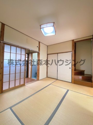 【和室】 | 　寝屋川市錦町21テラスハウス | リビングスペース代わりに使えそうな和室です
1階