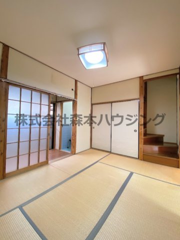 【和室】 | 　寝屋川市錦町21テラスハウス | リビングスペース代わりに使えそうな和室です
1階